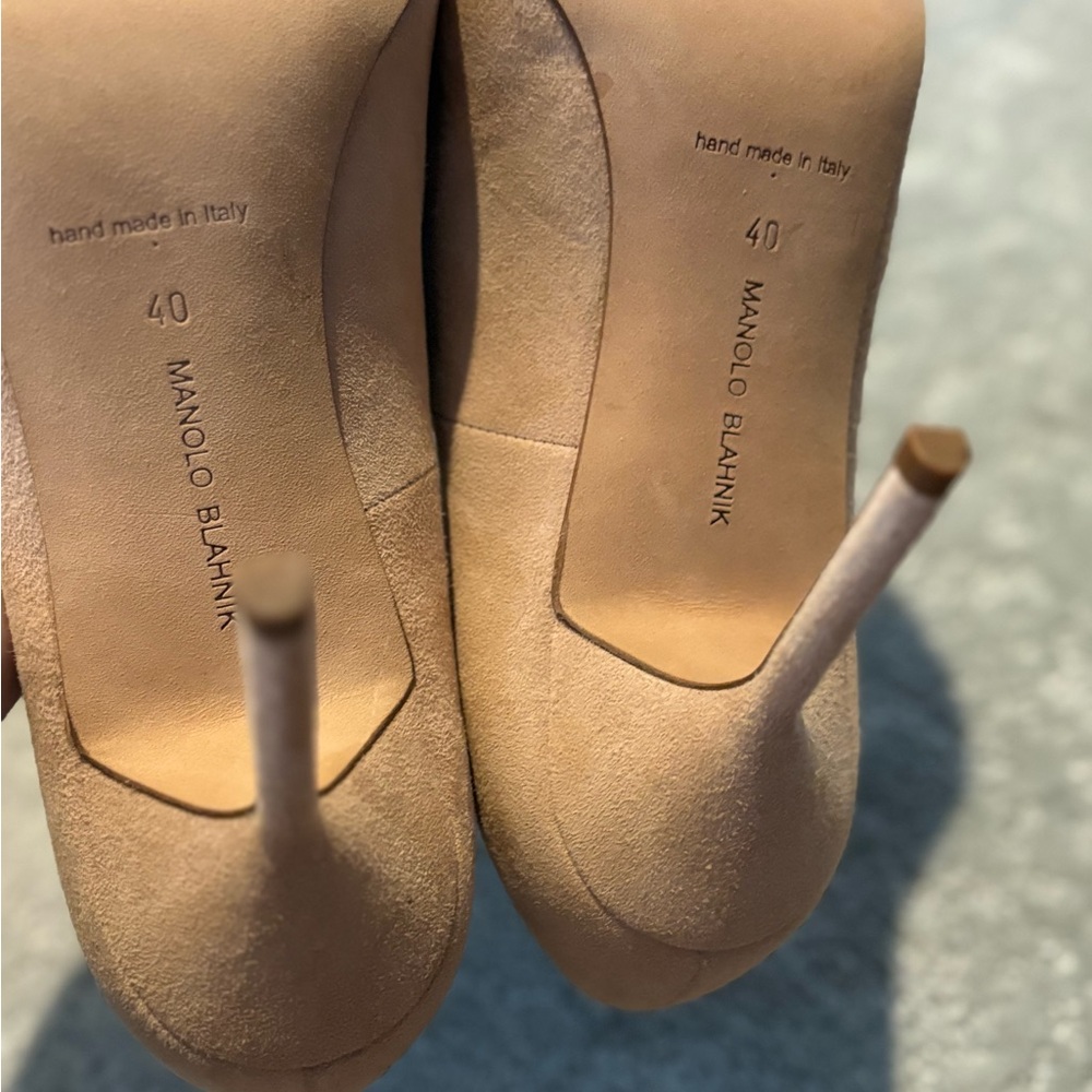 Manolo Blahnik Beige Suede Heels - Picture 3 of 4